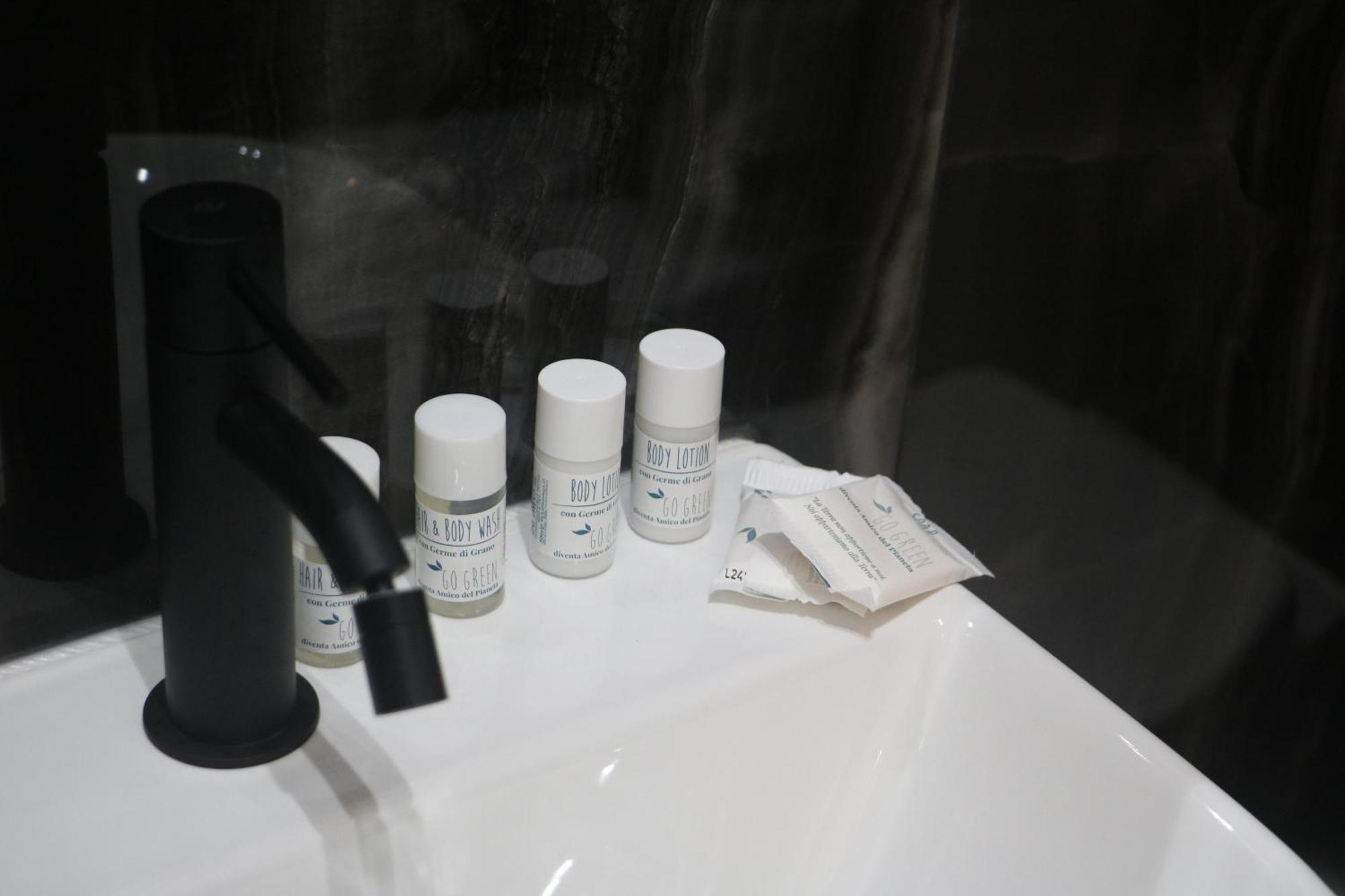 Xcross Suites Basilica San Paolo Rome Bagian luar foto